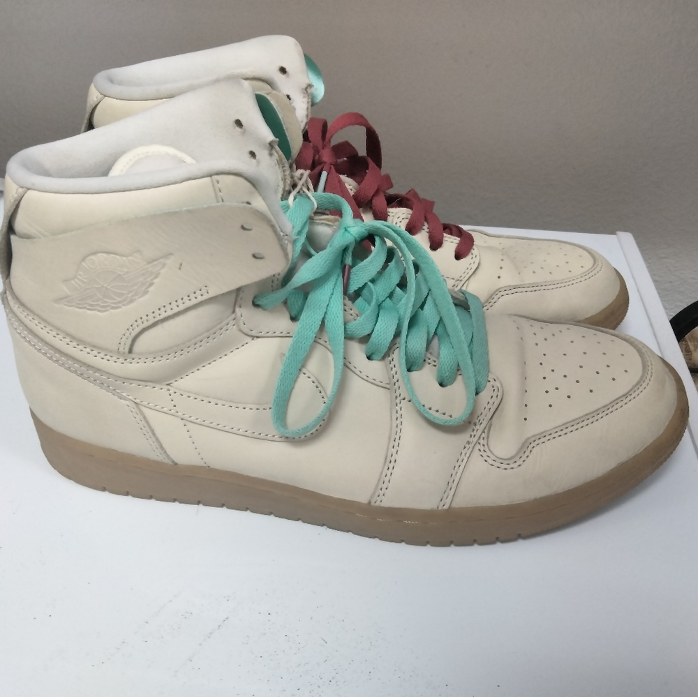 Shoes - Picture 2 of 9